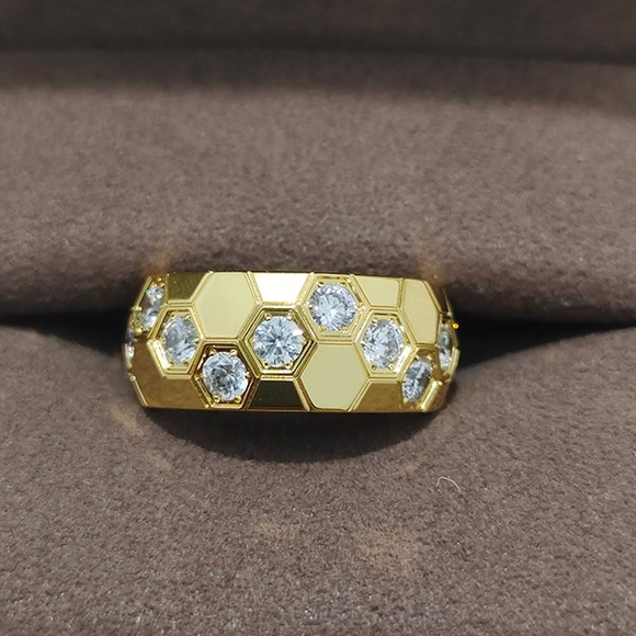 Chaumet 18K Gold Honeycomb Ring - Picture 2 of 9
